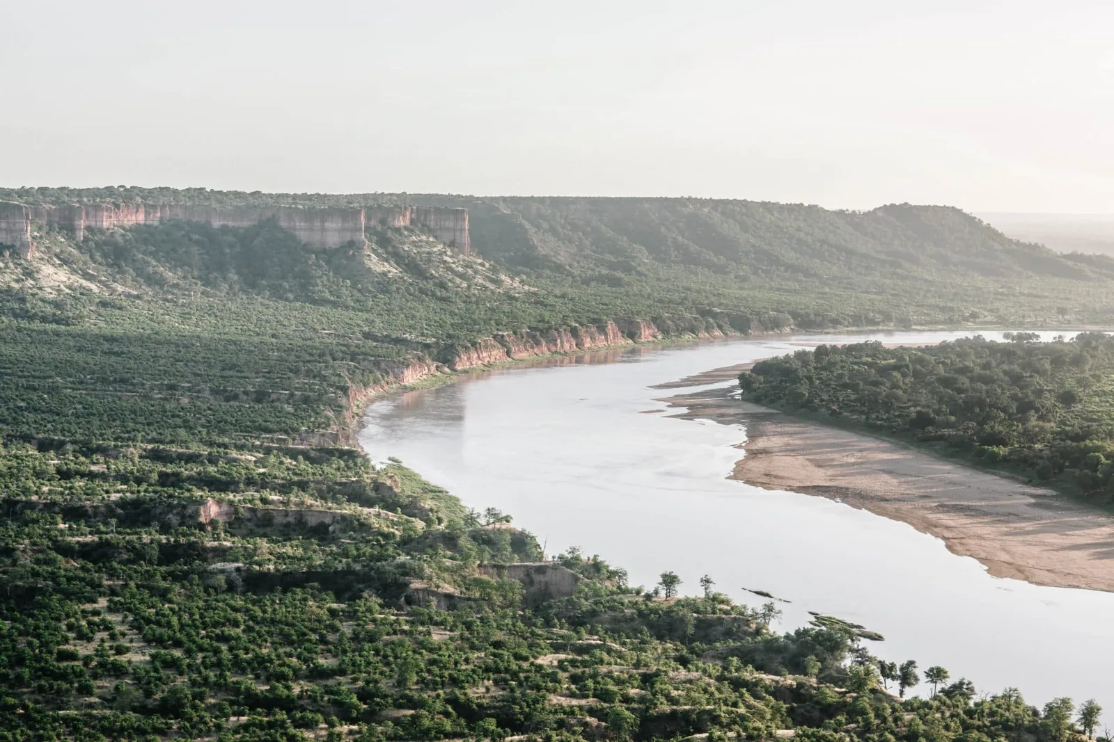 Aerial view of the Runde River winding below the Chilojo Cliffs, Gonarezhou National Park