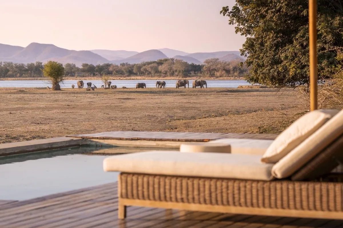 Tented suite facing the Zambezi, Wilderness Chikwenya, Mana Pools