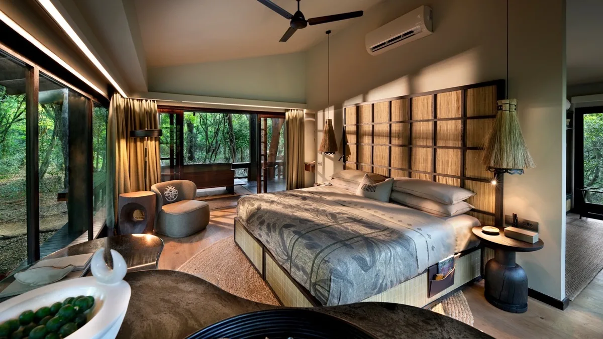 Glass-walled suite in the sand forest, andBeyond Phinda Forest Lodge